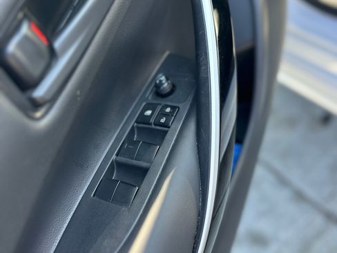 Used 2022 Toyota Corolla LE image 16