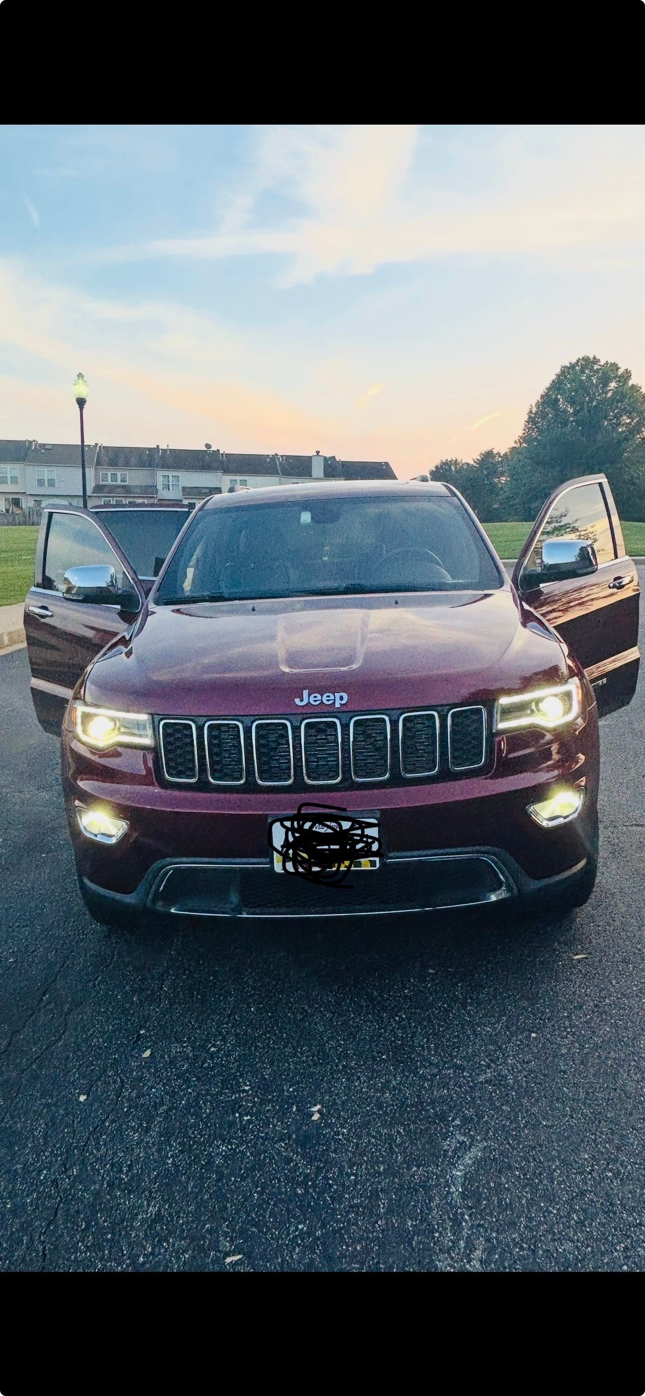 Used 2018 Jeep Grand Cherokee Limited w/ Luxury Group II AWD/4WD image 2