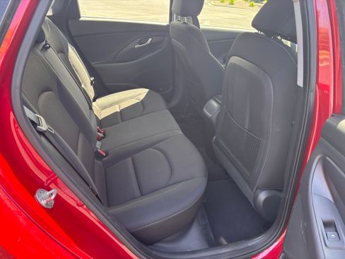 Used 2018 Hyundai Elantra GT FWD image 8