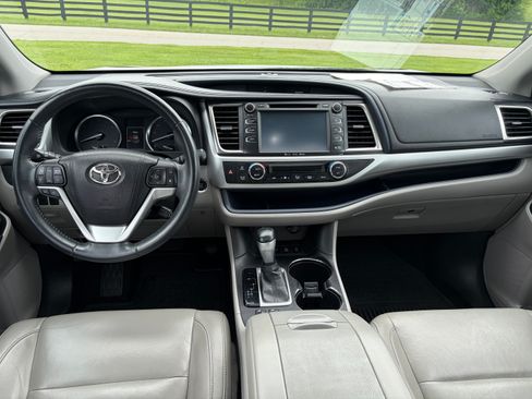 Used 2016 Toyota Highlander XLE AWD/4WD image 11