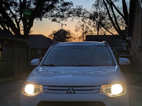 Used 2015 Mitsubishi Outlander SE image 21