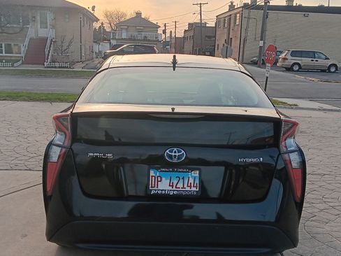 Used 2017 Toyota Prius One image 8