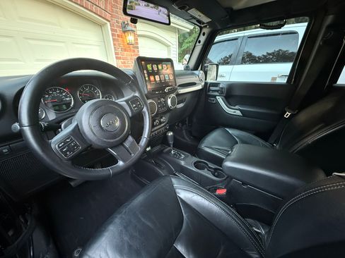 Used 2014 Jeep Wrangler Unlimited Rubicon w/ Connectivity Group image 14