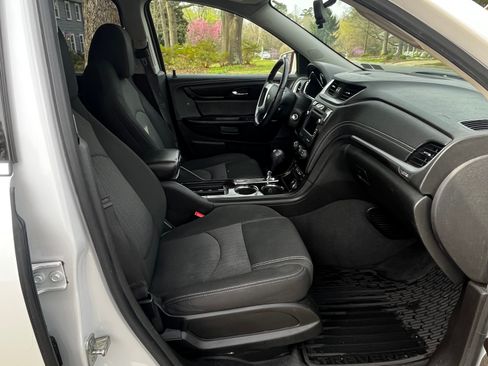 Used 2016 Chevrolet Traverse LT w/ Style and Technology Package image 8