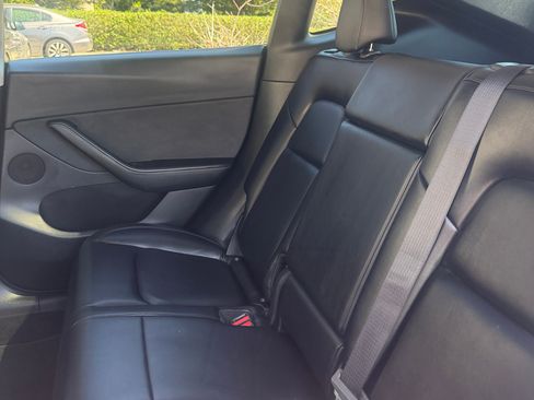 Used 2022 Tesla Model Y Long Range image 9