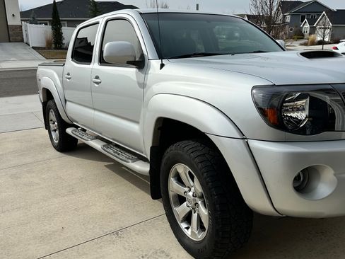 Used 2005 Toyota Tacoma PreRunner image 4