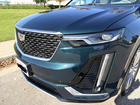 Used 2025 Cadillac XT6 Premium Luxury image 2