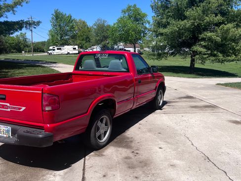 Used 1999 Chevrolet S10 Pickup 2WD Regular Cab w/ Comfort Convenience Pkg image 6