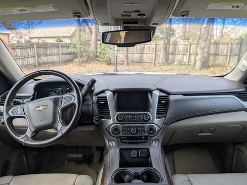 Used 2018 Chevrolet Suburban LT image 20