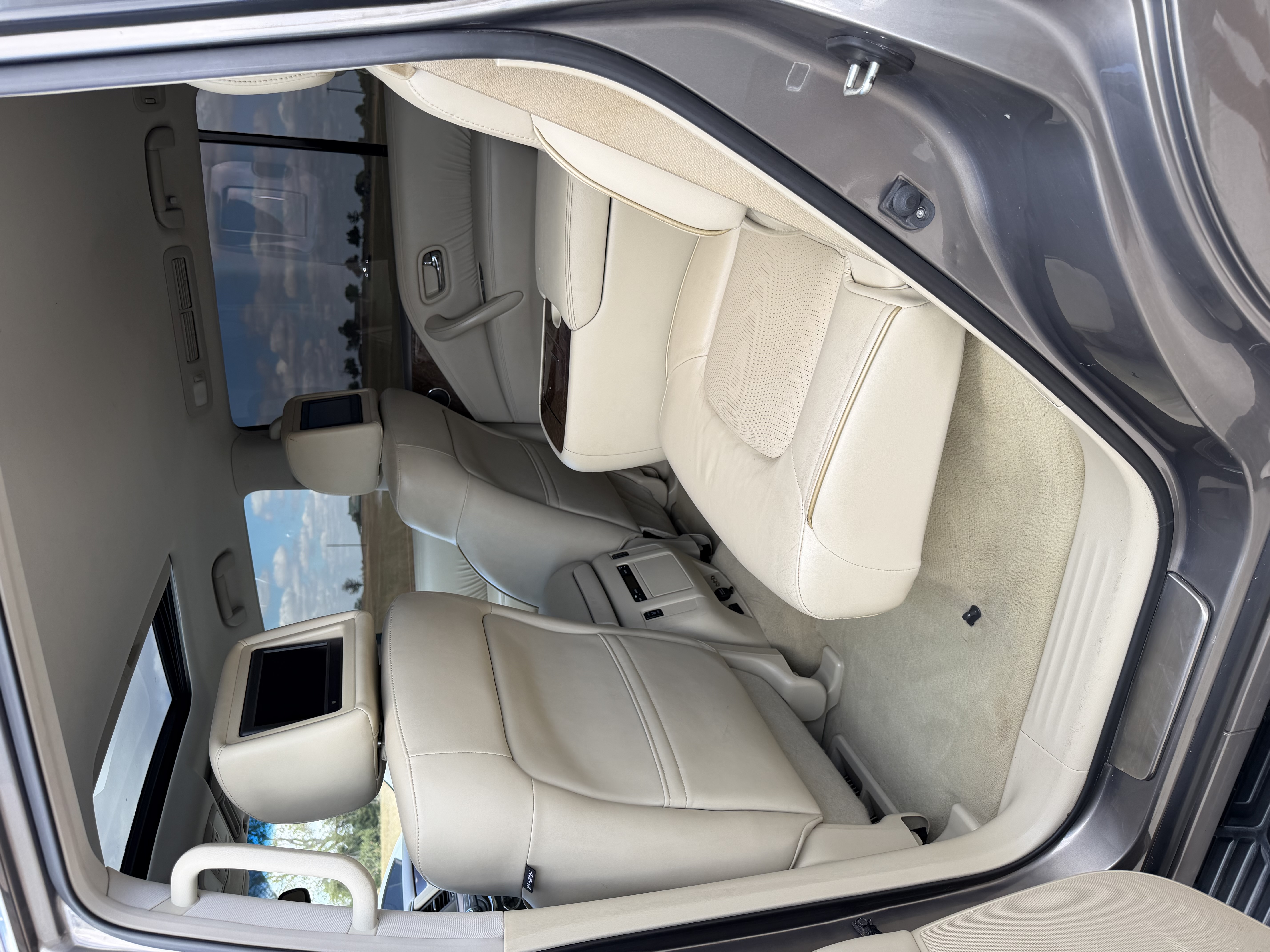 Used 2015 INFINITI QX80 4WD w/ Theater Package image 10