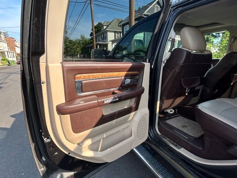 Used 2018 RAM 1500 Laramie Longhorn w/ Longhorn Southfork Package image 13