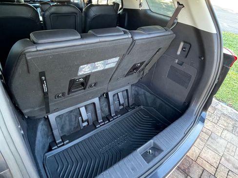 Used 2023 Kia Carnival LX image 30