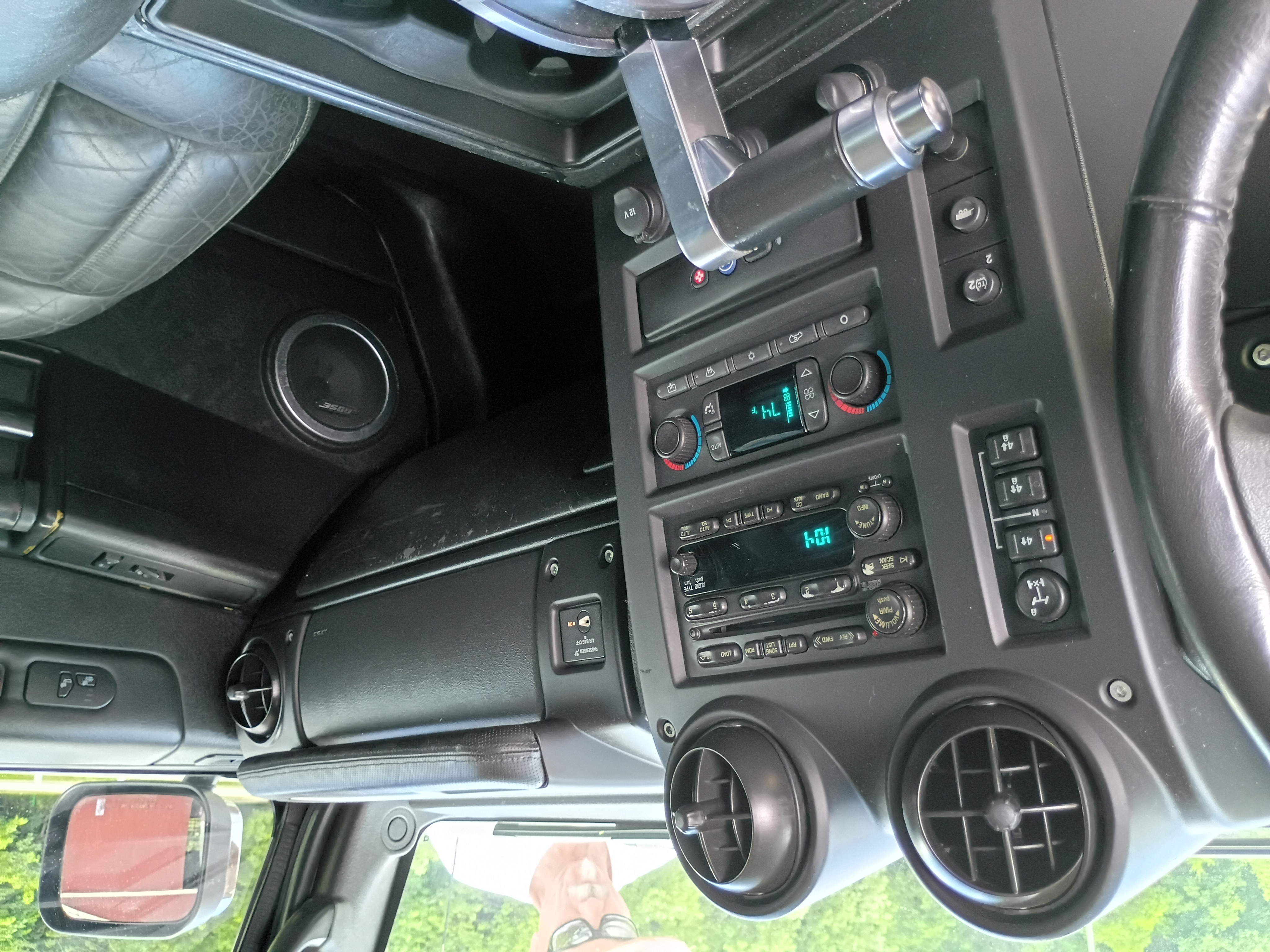 Used 2005 HUMMER H2 SUT w/ Preferred Equipment Group AWD/4WD image 12