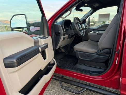 Used 2022 Ford F250 XLT w/ XLT Premium Package AWD/4WD image 5