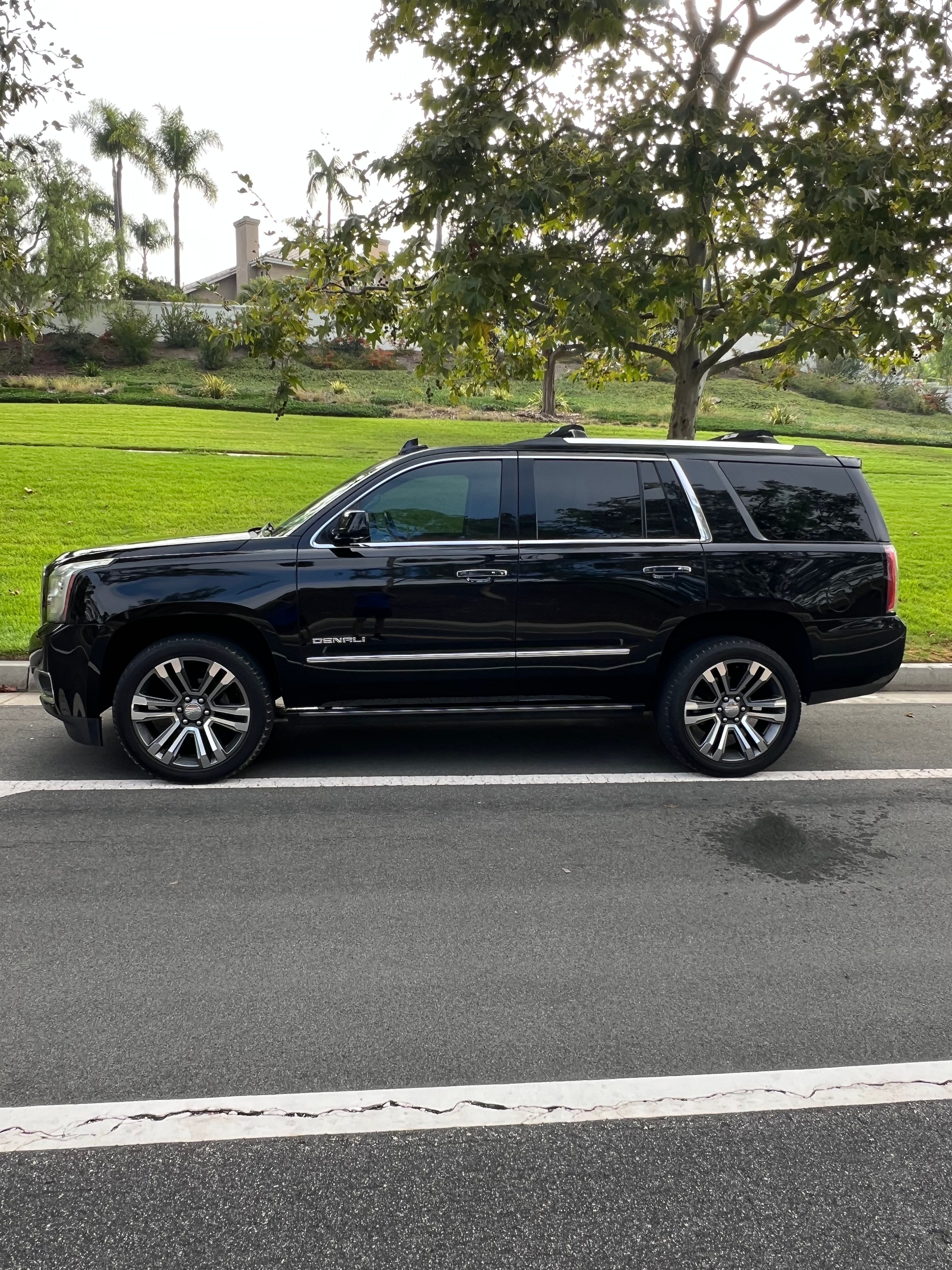 Used 2017 GMC Yukon Denali w/ Open Road Package AWD/4WD image 9