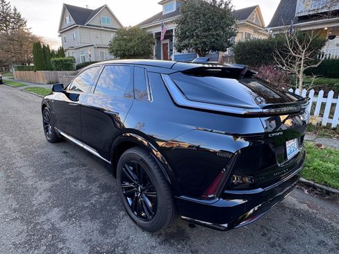 Used 2024 Cadillac Lyriq Luxury image 10