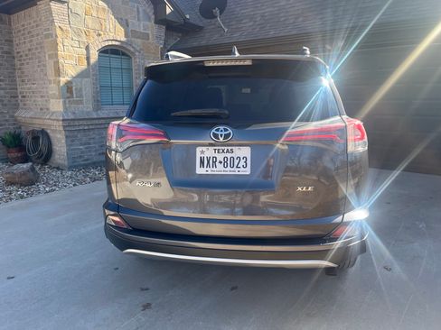 Used 2018 Toyota RAV4 XLE w/ Plus Extra Value Package image 8