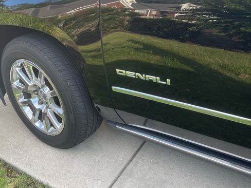 Used 2015 GMC Yukon XL Denali w/ Touring Package image 9