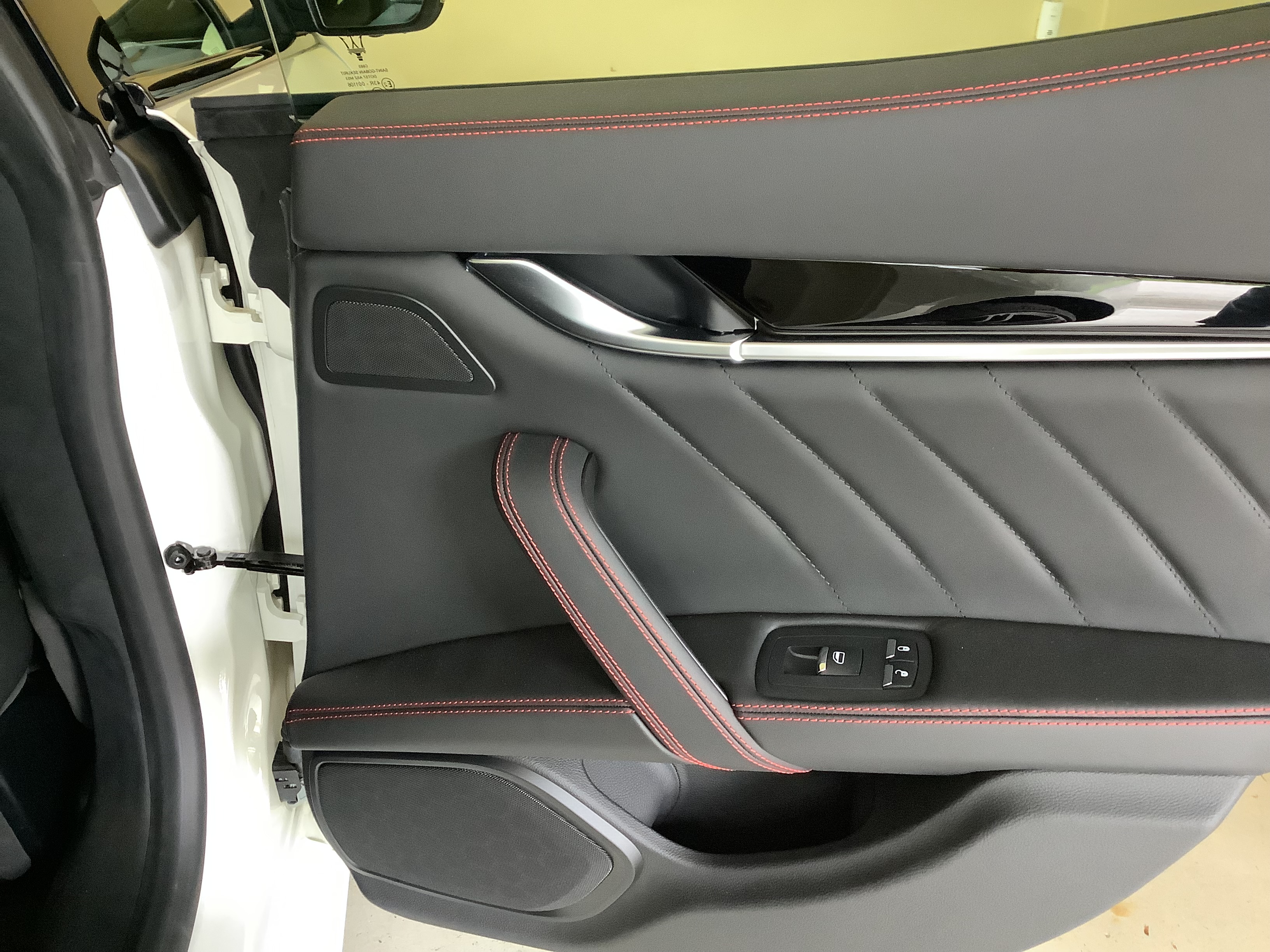 Used 2023 Maserati Ghibli Modena RWD image 13