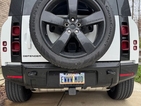 Used 2024 Land Rover Defender 90 X-Dynamic SE image 5