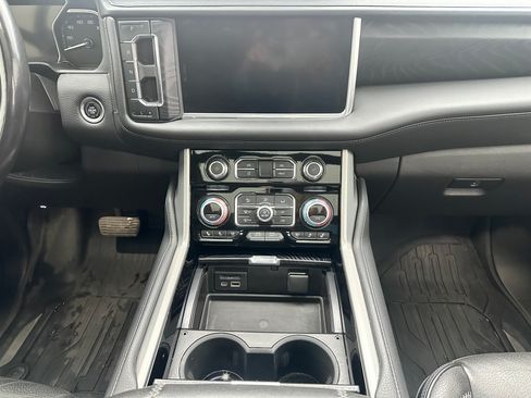 Used 2021 GMC Yukon XL Denali w/ Denali Premium Package AWD/4WD image 19