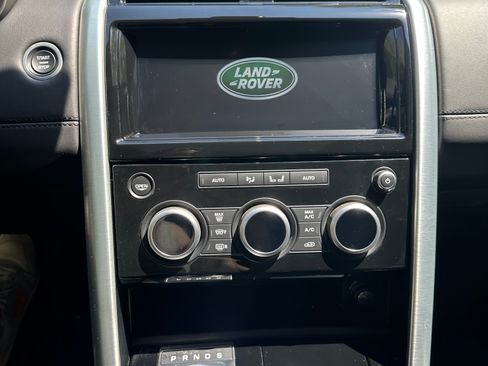 Used 2020 Land Rover Discovery HSE Luxury image 11