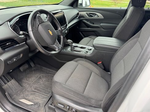 Used 2022 Chevrolet Traverse LT image 8