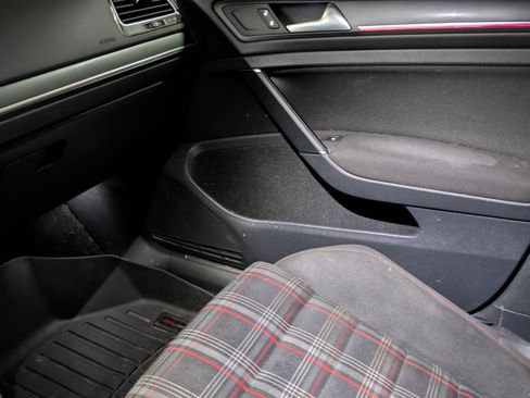 Used 2018 Volkswagen GTI SE image 21