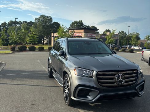 Used 2026 Mercedes-Benz GLS 450 4MATIC image 4