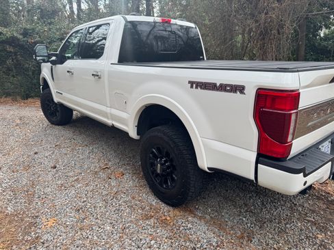 Used 2022 Ford F250 Platinum w/ Tremor Off-Road Package image 2