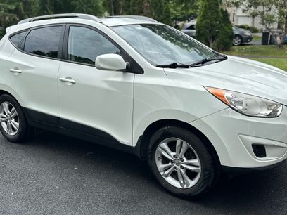Used 2011 Hyundai Tucson GLS w/ Navigation Pkg 2