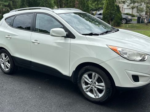 Used 2011 Hyundai Tucson GLS w/ Navigation Pkg 2 FWD image 1