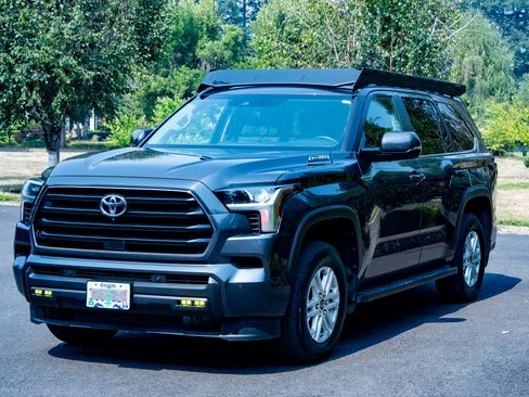 Used 2024 Toyota Sequoia SR5 w/ SR5 Premium Package AWD/4WD image 1