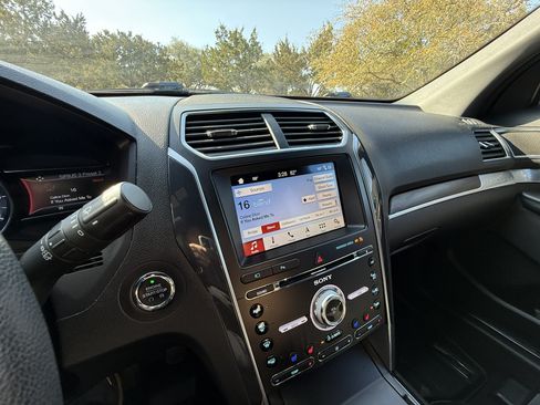 Used 2018 Ford Explorer Limited image 9