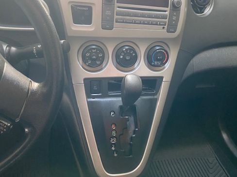 Used 2009 Pontiac Vibe w/ Preferred Package FWD image 12
