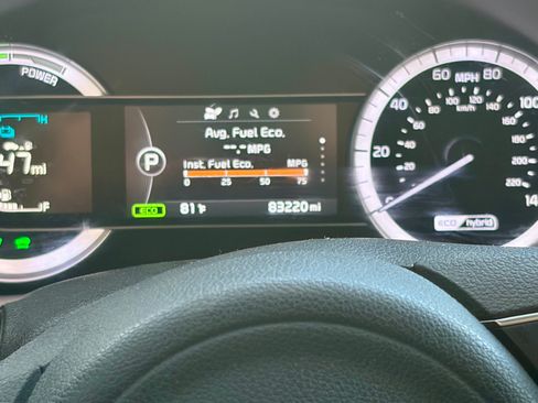 Used 2017 Kia Niro LX image 2