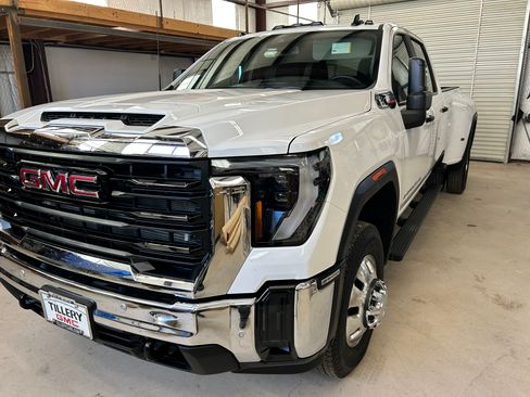 Used 2025 GMC Sierra 3500 Pro w/ 1SA Pro Safety Plus Package AWD/4WD image 4