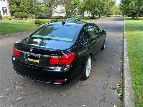 Used 2011 BMW 750i RWD image 6