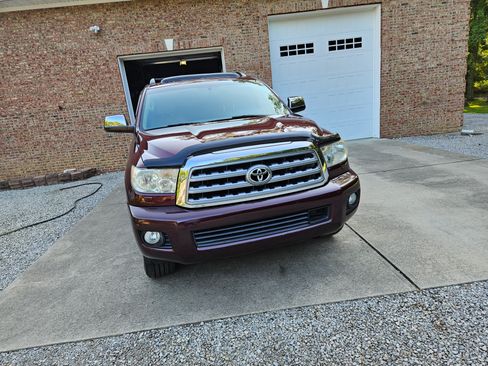 Used 2011 Toyota Sequoia Platinum AWD/4WD image 10