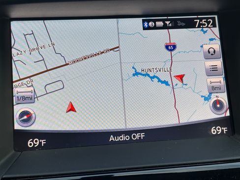 Used 2017 Nissan Pathfinder SV w/ SV Tech Package image 10