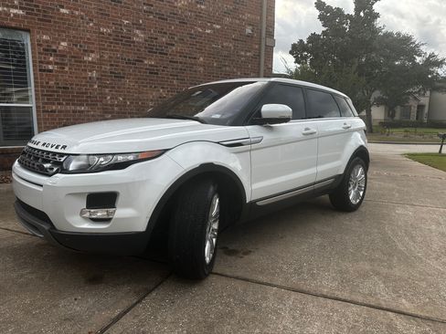 Used 2013 Land Rover Range Rover Evoque Prestige image 9