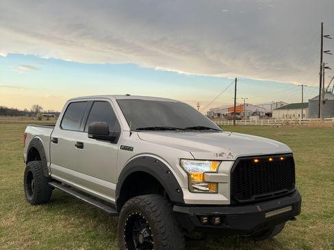 Used 2015 Ford F150 XLT w/ Equipment Group 301A Mid image 9
