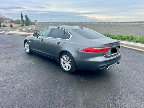 Used 2017 Jaguar XF Premium image 8