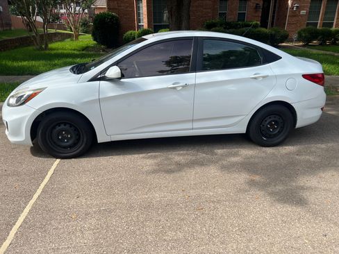 Used 2013 Hyundai Accent GLS FWD image 6