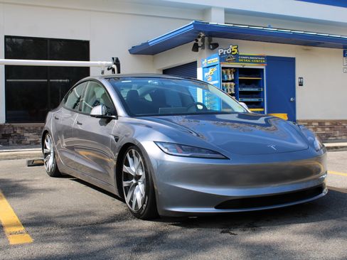 Used 2025 Tesla Model 3 Long Range image 1