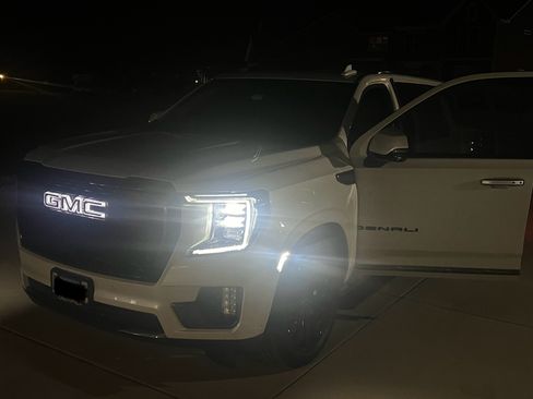 Used 2023 GMC Yukon XL Denali w/ Denali Reserve Package image 25