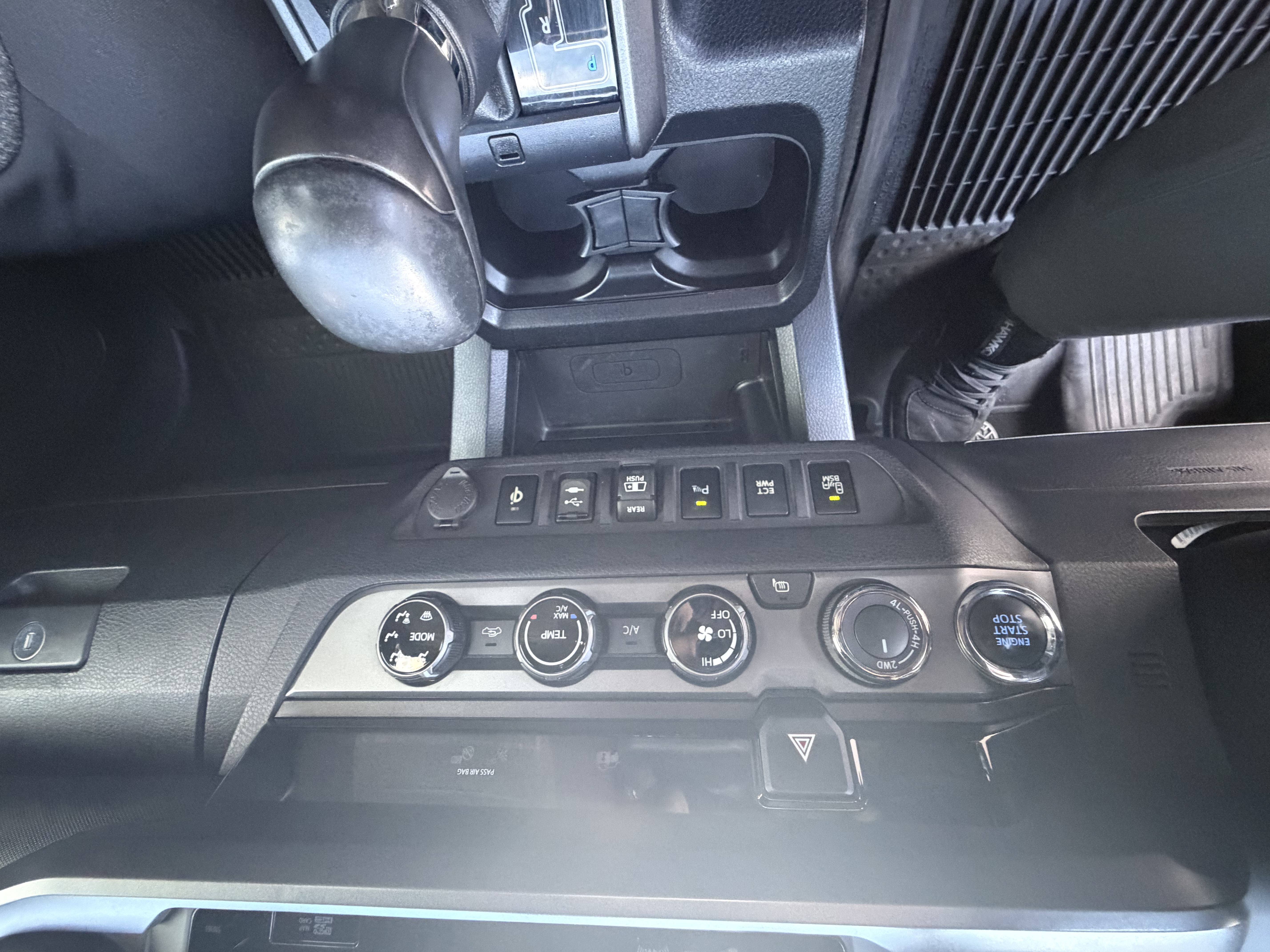 Used 2018 Toyota Tacoma TRD Sport w/ Technology Package AWD/4WD image 17