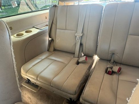 Used 2008 Chevrolet Suburban LT w/ LT Preferred Equipment Group RWD image 12