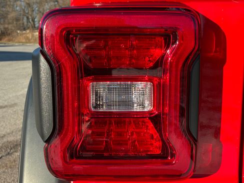 Used 2024 Jeep Wrangler Unlimited Sport image 10