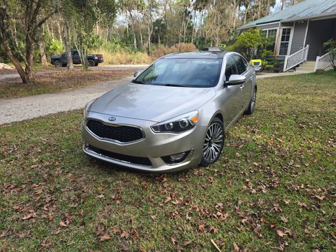 Used 2014 Kia Cadenza Premium w/ Technology Package image 2